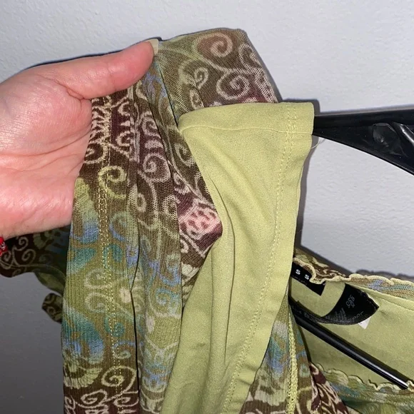 Vintage Axcess- a Liz Claiborne Company- Stylish Green Patterned Women's Top - Picture 6 of 6